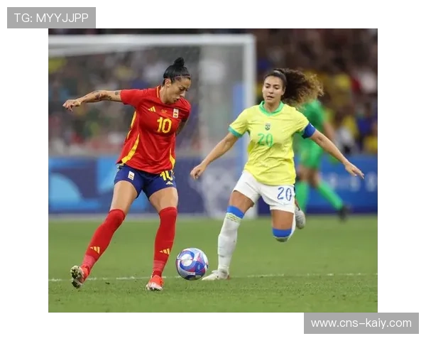 巴黎女足4-0大胜第戎女足，坎金加破门卡蒙娜传射